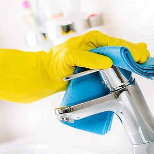 Засоби для чистки ванної кімнати